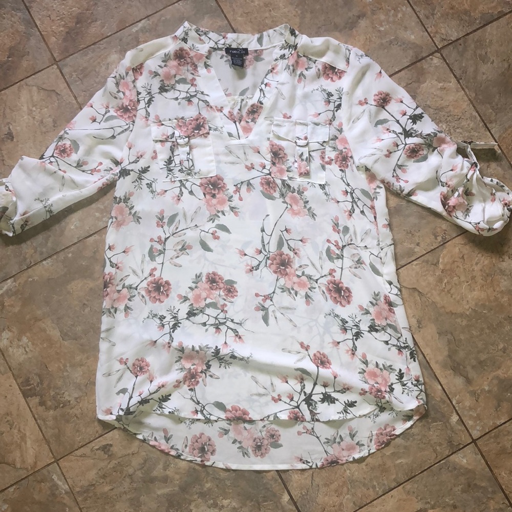 Rue 21 size medium floral print blouse